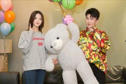 吃瓜看戏娱乐圈,吃瓜看戏，揭秘明星幕后故事